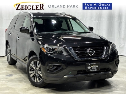 2020 Nissan Pathfinder SV's photo