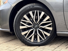 Used 2024  Nissan Altima 2.5 SV Sedan at Maxx Loans near St. Adrian, MI